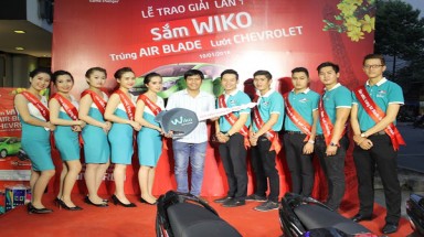  14 khách hàng đầu tiên giành được Honda Air Blade của chương trình "Sắm Wiko trúng Air Blade lướt Chevrolet" 