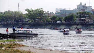  Ông Nguyễn Thành Phong khảo sát kênh ô nhiễm nhất Sài Gòn