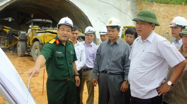 "Không hoàn thành tuyến đường sẽ cắt chức thủ trưởng"