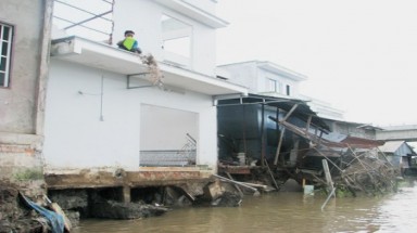   Cà Mau: Hơn 1.300 hộ dân huyện Năm Căn đứng trước nguy cơ sạt lở nghiêm trọng 