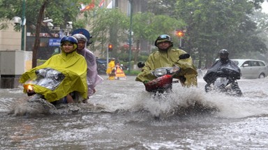  Hà Nội khắc phục ngập úng do mưa to 