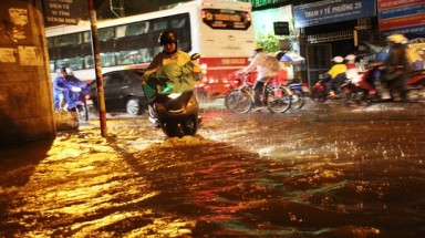  Sài gòn giờ... cứ mưa là ngập!